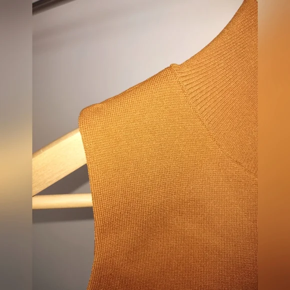 House Of Harlow 1960 Mock Neck Sleeveless Knit Top - Picture 3 of 7